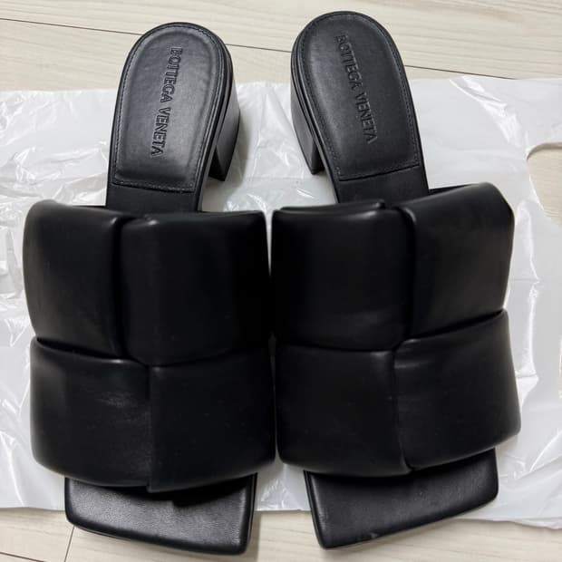 보테가베네타 뮬 슬리퍼 블랙