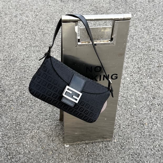 펜디 주카 더블 플랩 바게트백