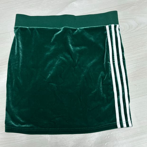 아디다스 벨벳 미니스커트