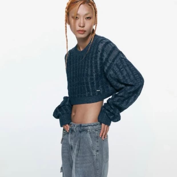 인사일런스 소프트 케이블 크롭 니트