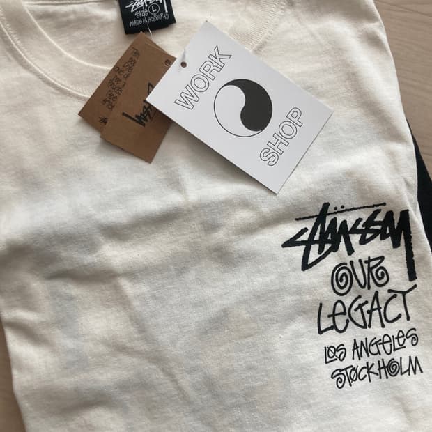 [L]스투시 x 아워레가시 서프맨 피그먼트 다이드 티셔츠 내츄럴