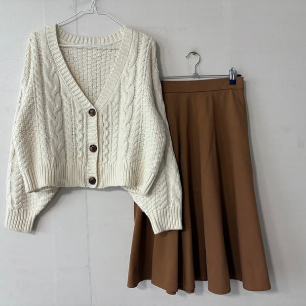가디건+밴딩치마