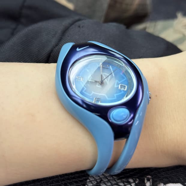 나이키 트라이엑스 시계