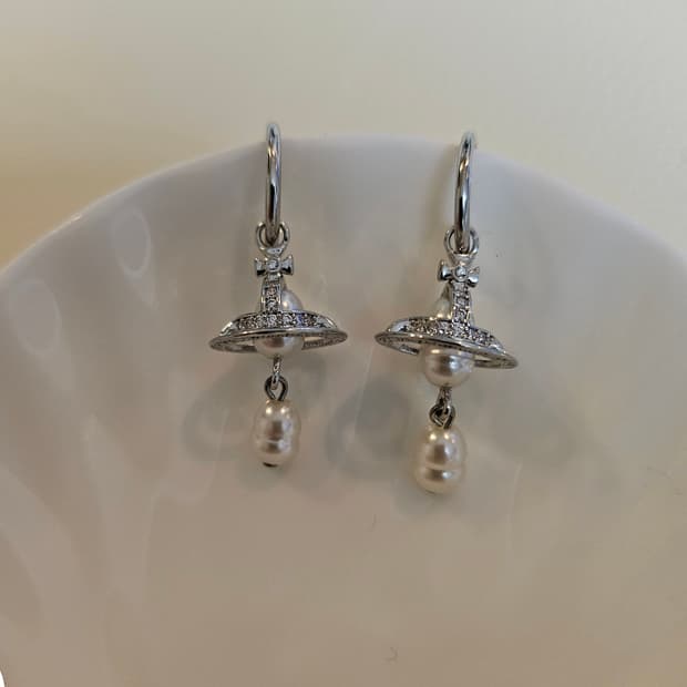 비비안웨스트우드 업사이클링 천연담수 진주 드롭 귀걸이