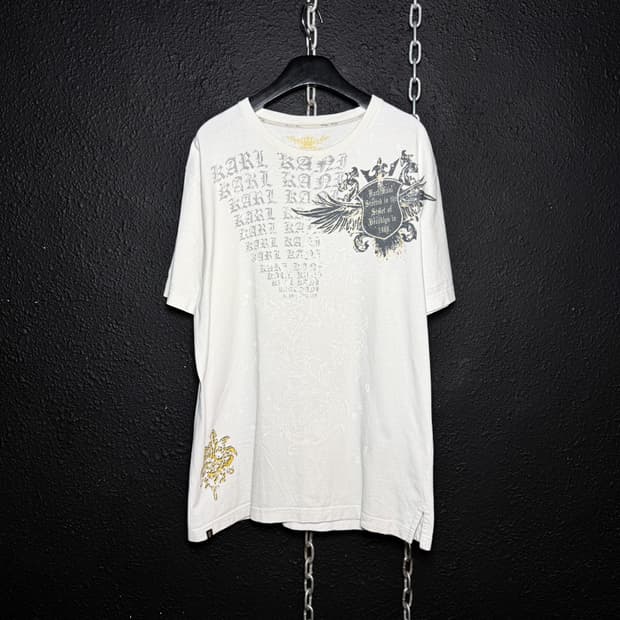 Karl Kani – Gothic Crest Print T-shirt  