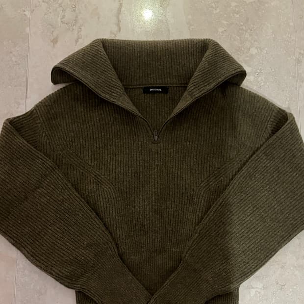 다이애그널 세일러 하프집업 니트 카키