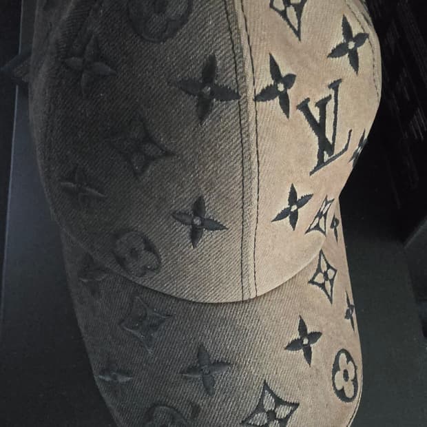 루이비통 그라데이션 볼캡