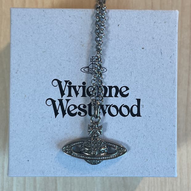 비비안웨스트 목걸이 (미니 바스 릴리프 펜던트)
