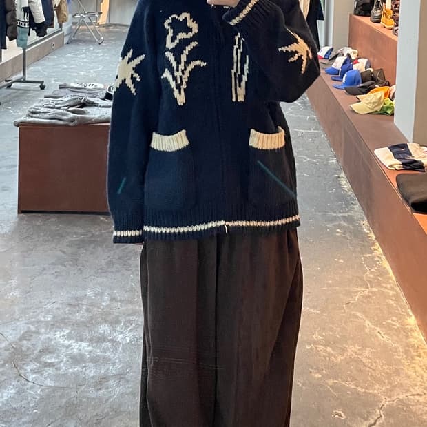 팔렛 드로잉 가든 카우치 네이비 니트 집업 H968