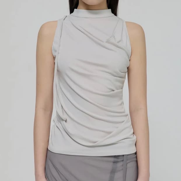 플레어업 드레이프 슬리브리스 탑 클라우드 화이트