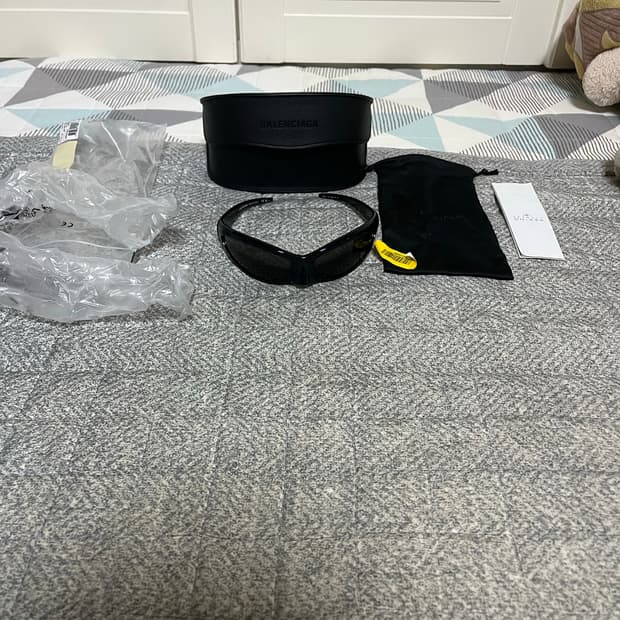 발렌시아가 스킨캣 선글라스 xl