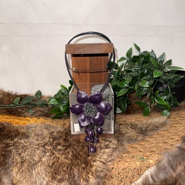 Deep purple ethnic leather flower 목걸이