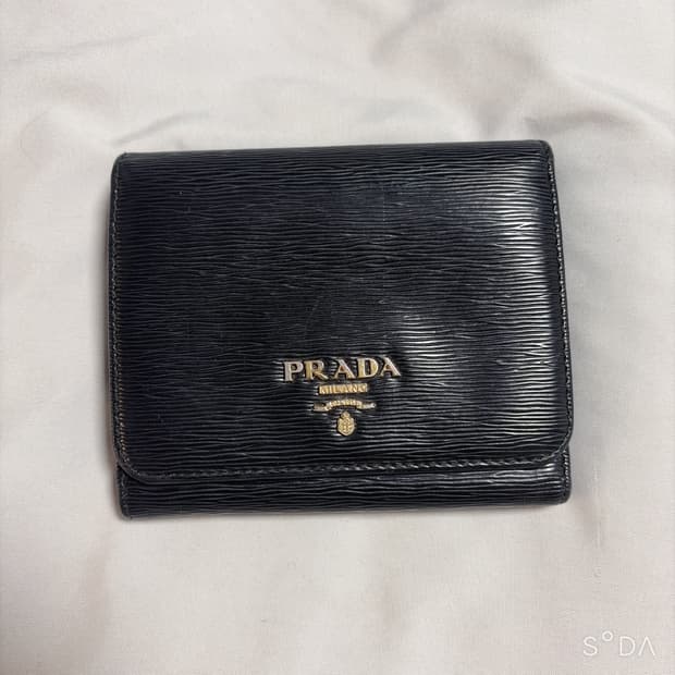 프라다 사파이노 반지갑 블랙