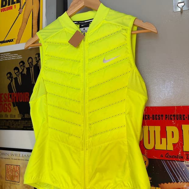 나이키 에어로로프트 경량 베스트