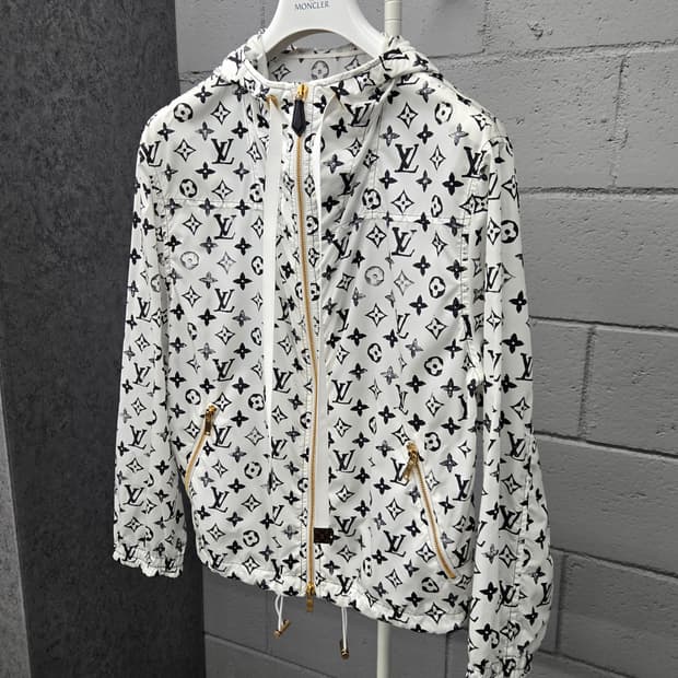 백화점판 / 루이비통 LV 모노그램 나일론 금장 바람막이 36