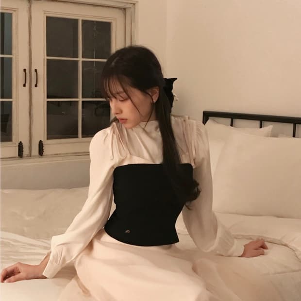 클라우드이모션 로디아 투웨이 실키 타이 블라우스 BL