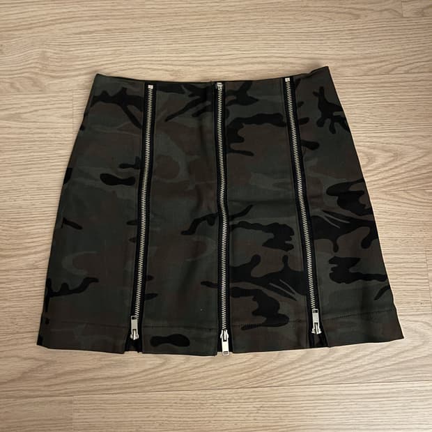 페인오어플레져 카모 스커트 