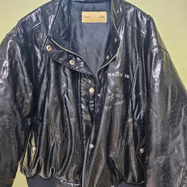 마뗑킴 유광 펀칭 레더 점퍼