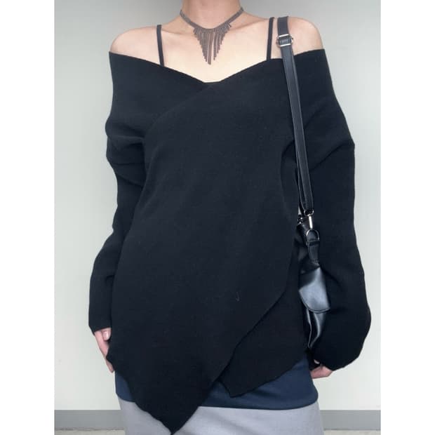 빈티지 블랙 오프숄더 니트