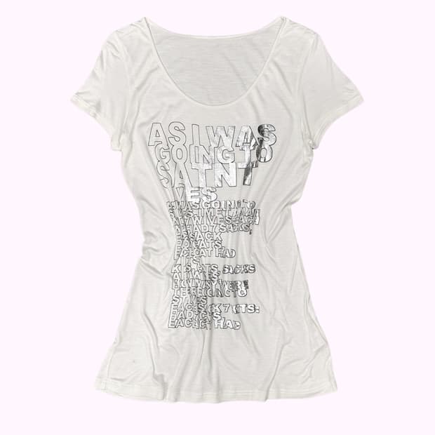 gradation lettering u-neck t-shirt