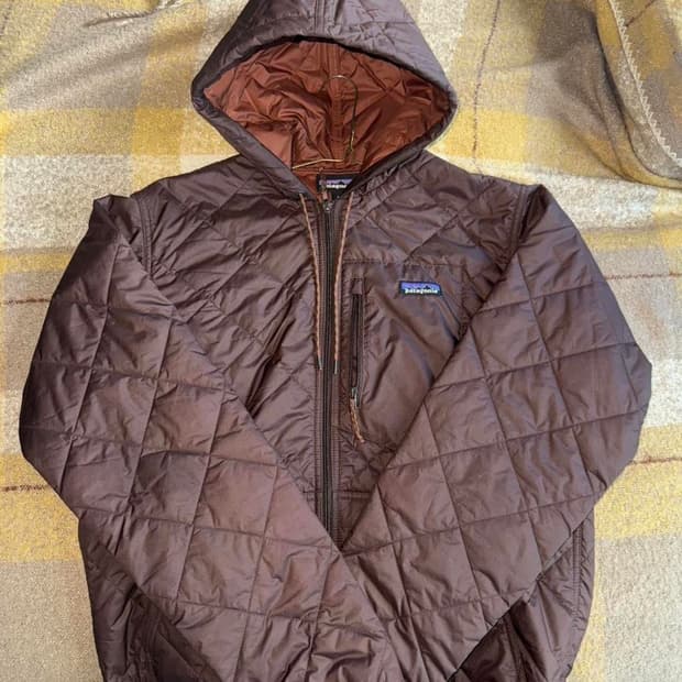 파타고니아 다이아몬드 퀼팅 봄버 후드 경량패딩 브라운