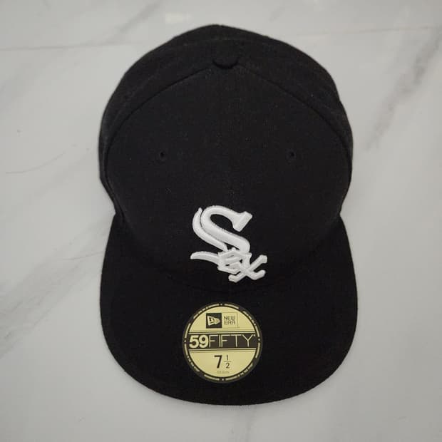 뉴에라 MLB 59FIFTY 시카고 화이트삭스 피티드캡 판매합니다.