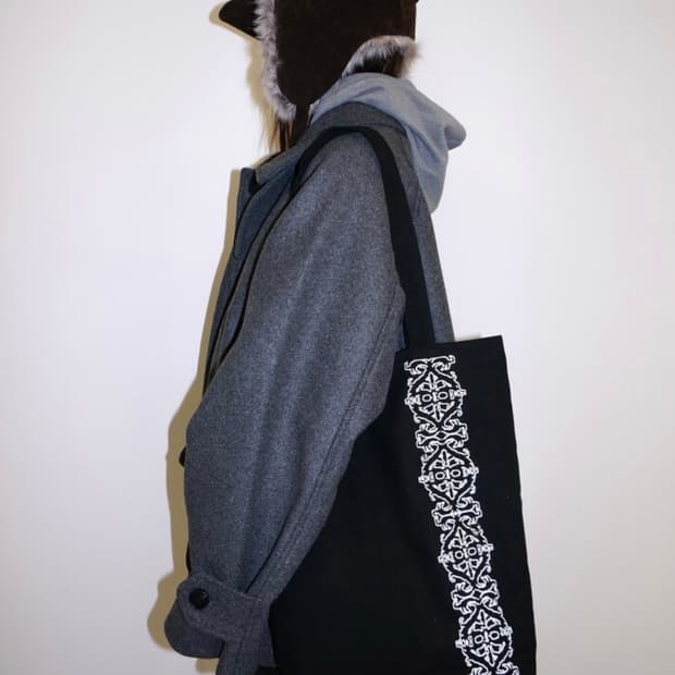 be.sen3ai piercing print shoulder bag