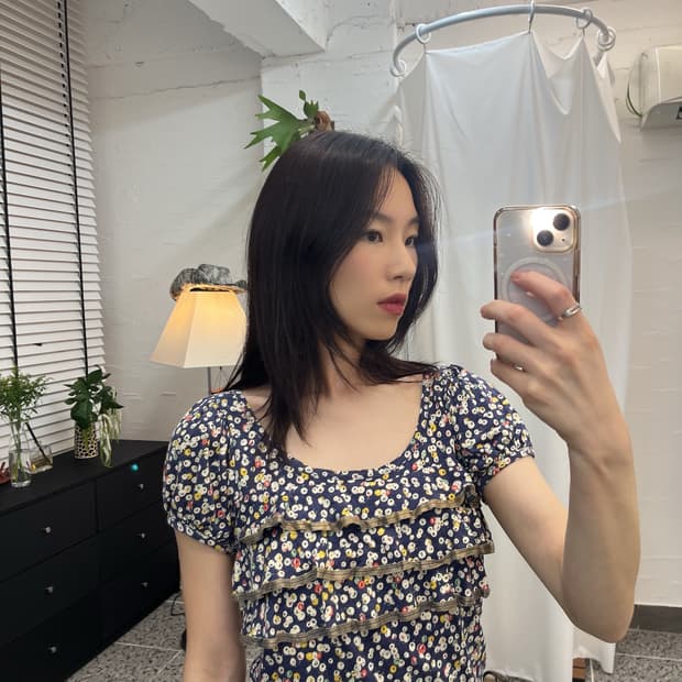 플라워 프릴 티셔츠