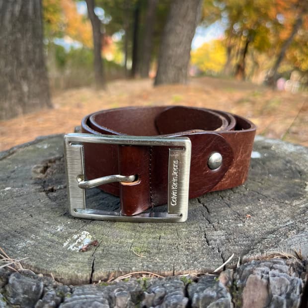 캘빈 클라인 레터링 레더 벨트