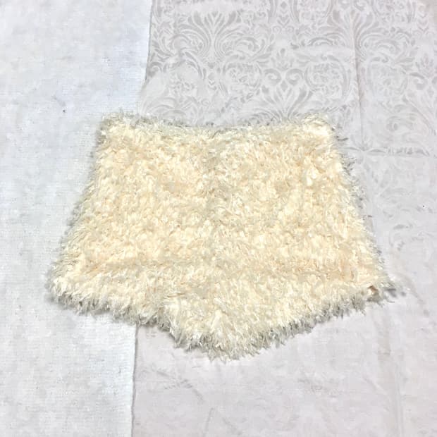 베이지 퍼 로우라이즈 숏츠