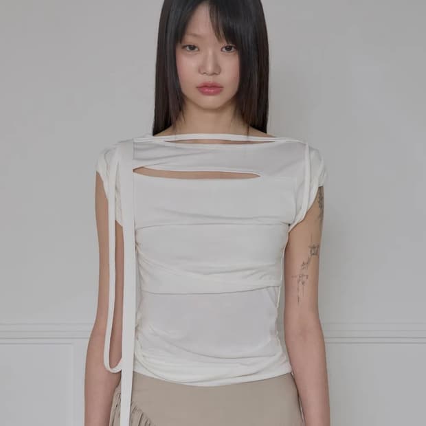 플레어업 드레이프 스트랩 롤업 티셔츠 (새상품)