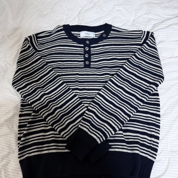 웨이비니스 스트라이프 니트