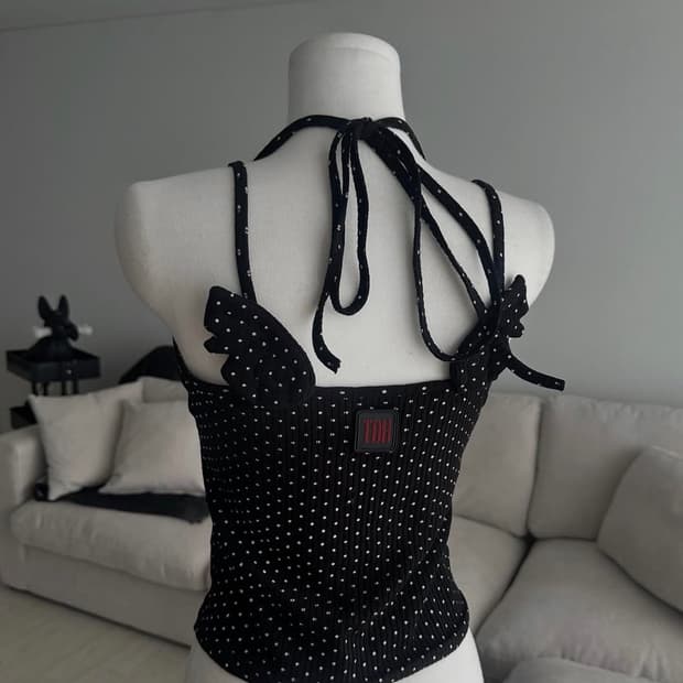 Toh 티오에이치 Bheart sleeveless 비하트 슬리브리스