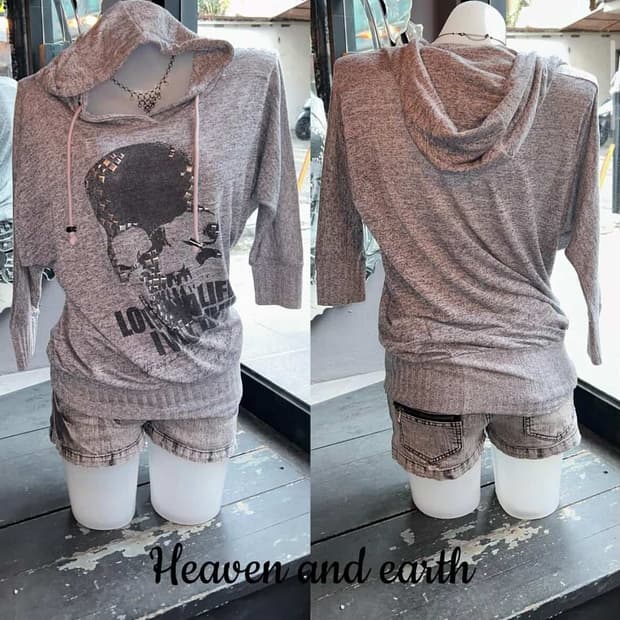 Heave and earth 스터드 스컬 오프숄더 후드티