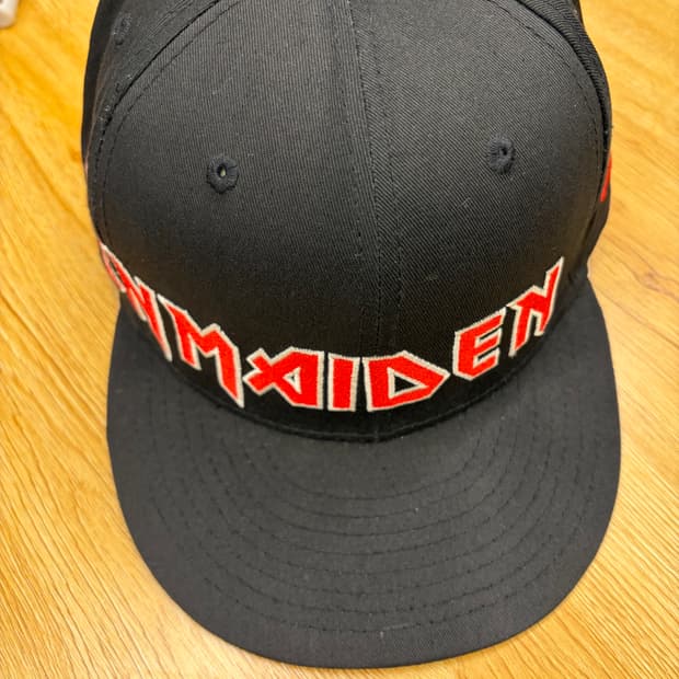 뉴에라 x아이언메이든 스냅백 62.6cm(7 7/8)