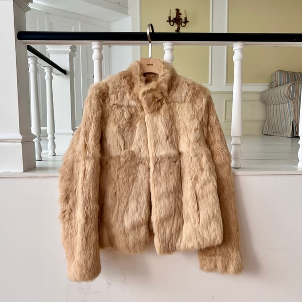 모르간 베이지 래빗퍼 재킷