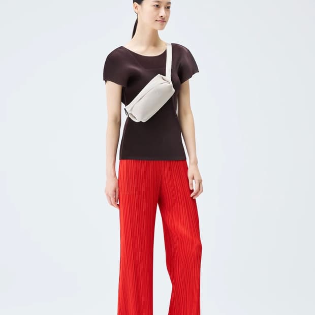 플리츠플리즈 Bias Pleats 웨이스트백 블랙판매합니다.