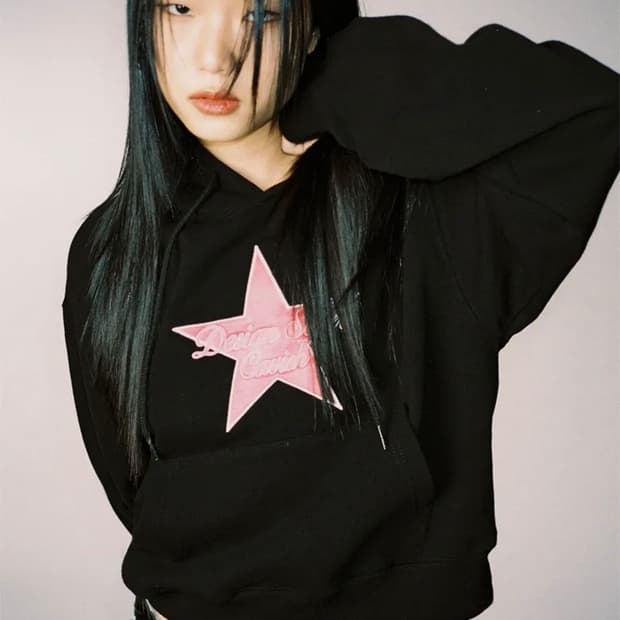 카비시 W STAR LOGO CROPPED HOODIE BLACK