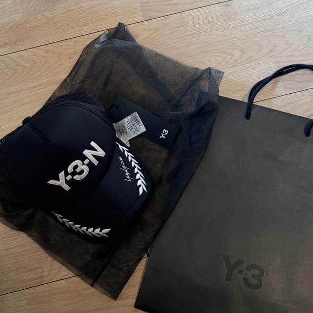 Y3 네이버후드 자수 볼캡