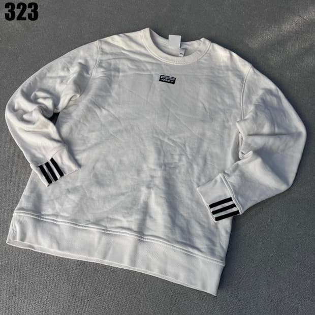 아디다스 화이트 맨투맨 