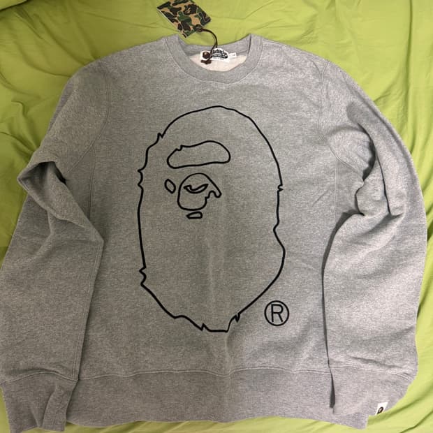 베이프 맨투맨 스웻셔츠