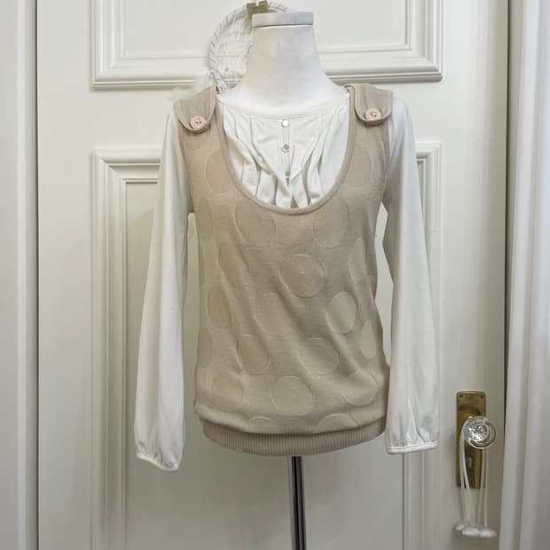 white ruffle point puff sleeve top&beige