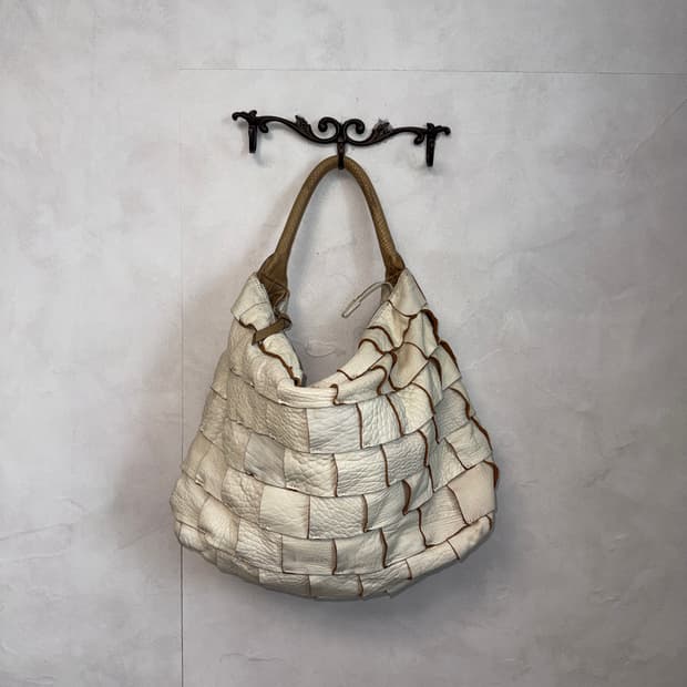 Ivory lamb & cow skin patch layered 숄더백