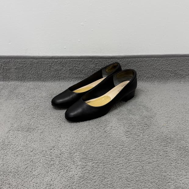 Margaret Howell basic pumps