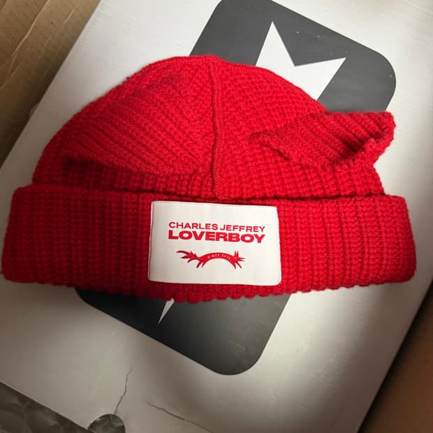 찰스제프리 러버보이 레드 비니
