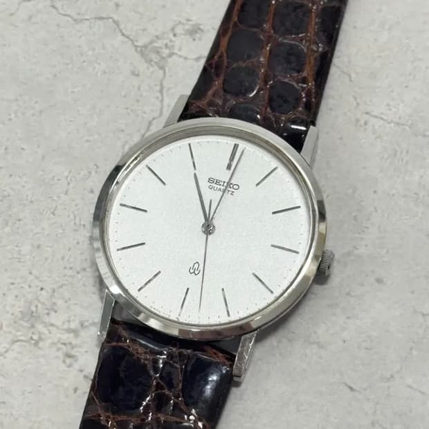 1980s 세이코 seiko 샤리오 빈티지 쿼츠시계. 가죽시계