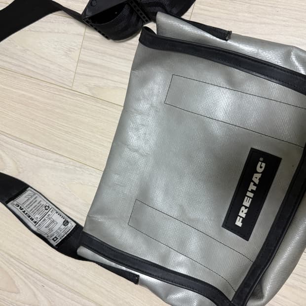 프라이탁 라씨 실버