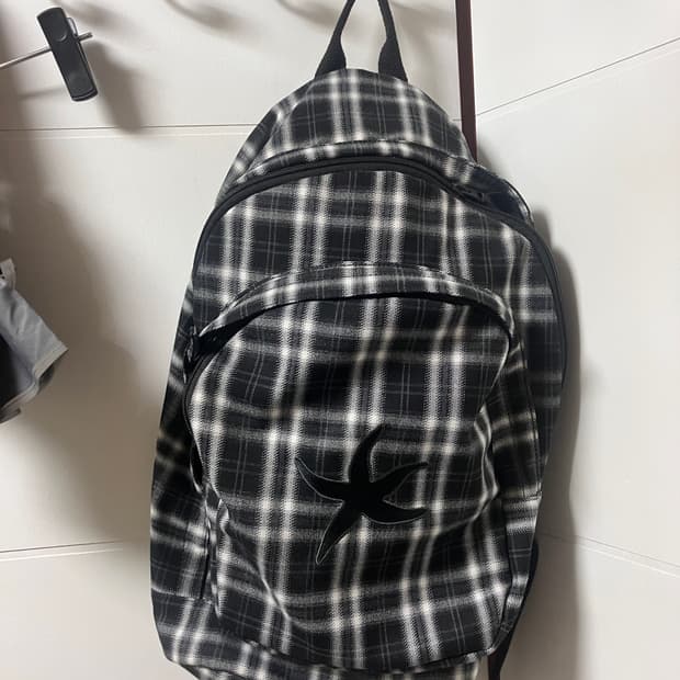 더콜디스트모먼트 체크 가방