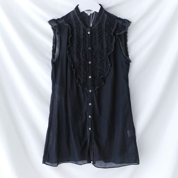 frill sleeveless blouse