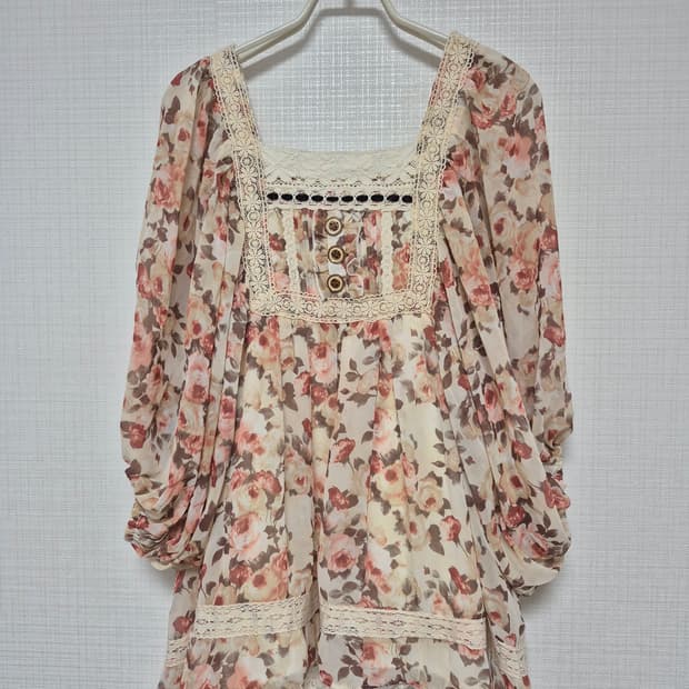 리즈리사 아이보리 앤틱꽃무늬 쉬폰 튜닉